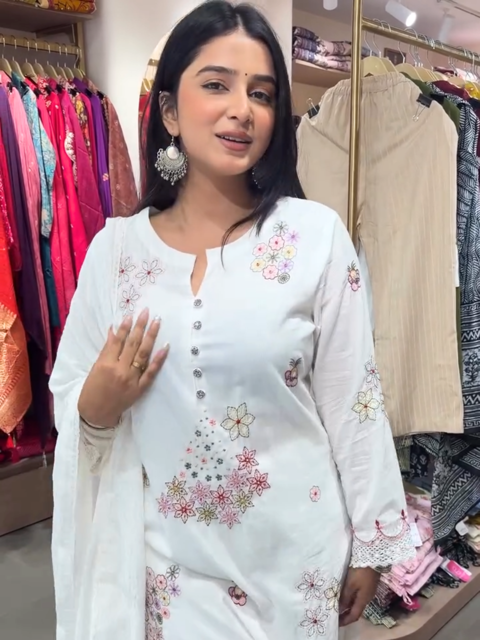 Elegant White Floral Embroidered Kurta Set with Dupatta – Women's 3 Piece Ethnic Suit Set