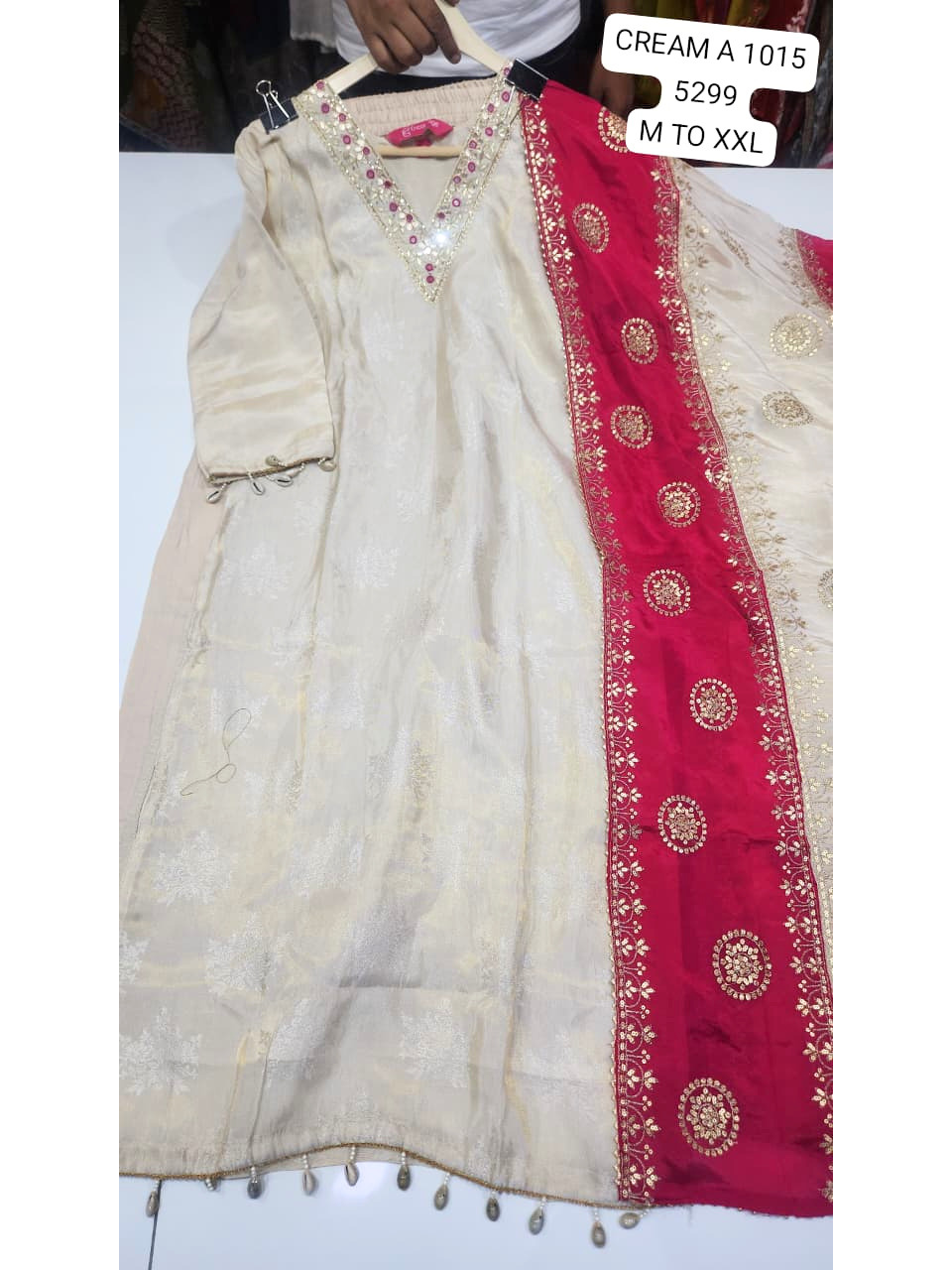 Cream Jacquard Kurta Set with Embroidered Pink Dupatta for Women