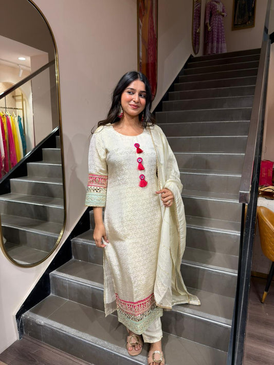 Off White Embroidered Kurta Pant Set with Dupatta | Elegant Women’s Ethnic Wear