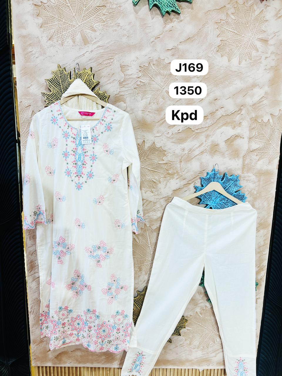 Women White Floral Embroidered Kurta Pant Set | Elegant Ethnic Wear for Women