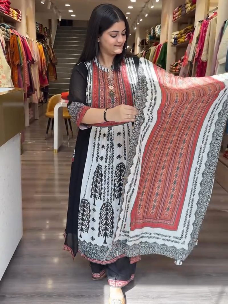 Black & White Ethnic Printed Kurta Set for Women – Stylish Traditional Wear