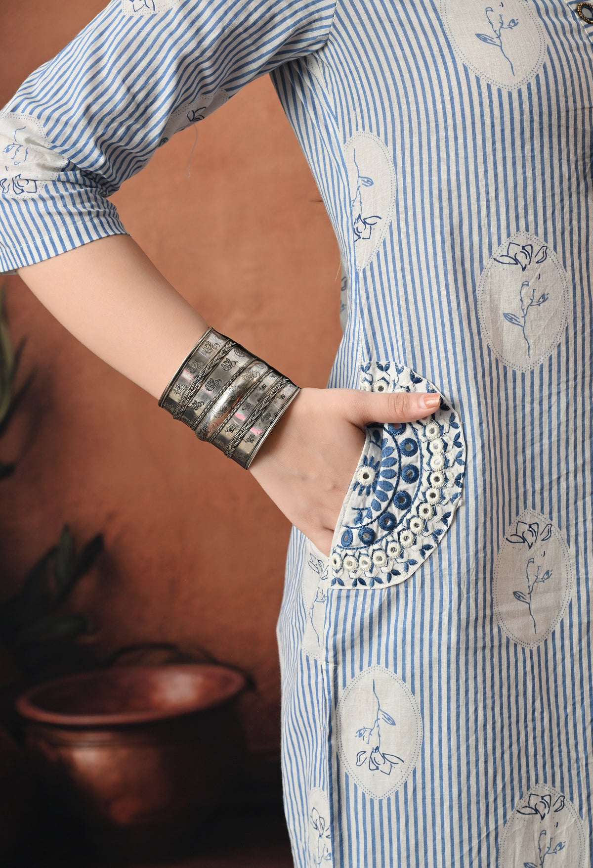 Women White & Blue Cotton Printed Long Kurti for Summer Wear