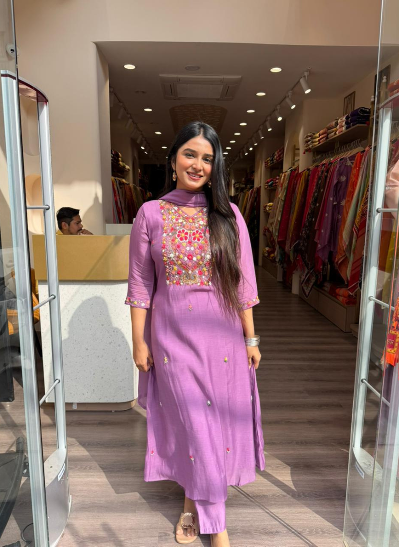 Women’s Lavender Straight Kurti Set with Floral Embroidery | Elegant Festive Ethnic Wear