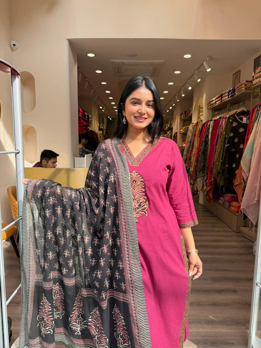 Magenta Cotton Kurta Set with Black Printed Dupatta for Women