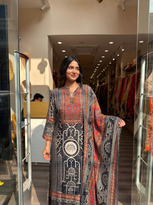 Black Ethnic Printed Straight Kurta Set with Dupatta – Elegant Daily Wear for Women