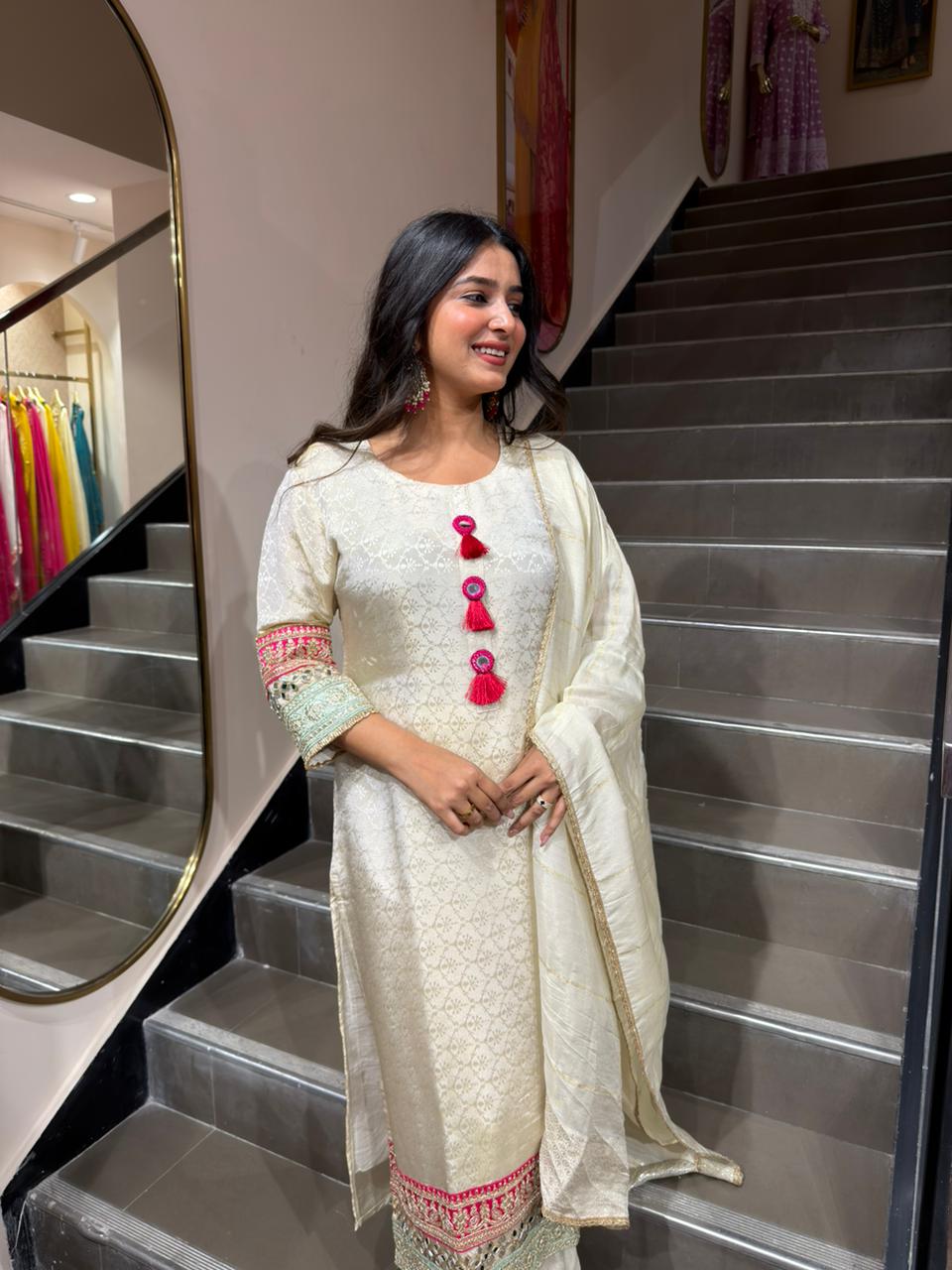 Off White Embroidered Kurta Pant Set with Dupatta | Elegant Women’s Ethnic Wear