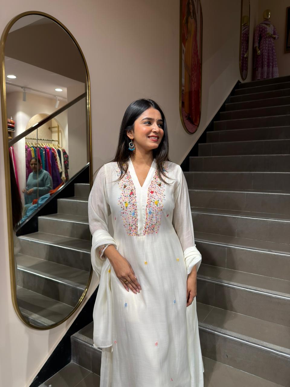 Elegant White Embroidered Lawn Kurta Set for Women – 2 Piece Summer Outfit