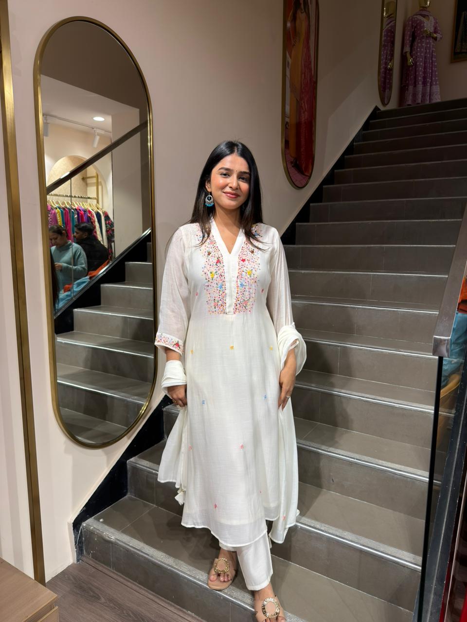 Elegant White Embroidered Lawn Kurta Set for Women – 2 Piece Summer Outfit