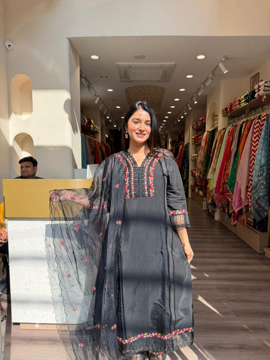 Elegant Black Embroidered Kurta Set with Sheer Dupatta – Festive & Ethnic Wear for Women