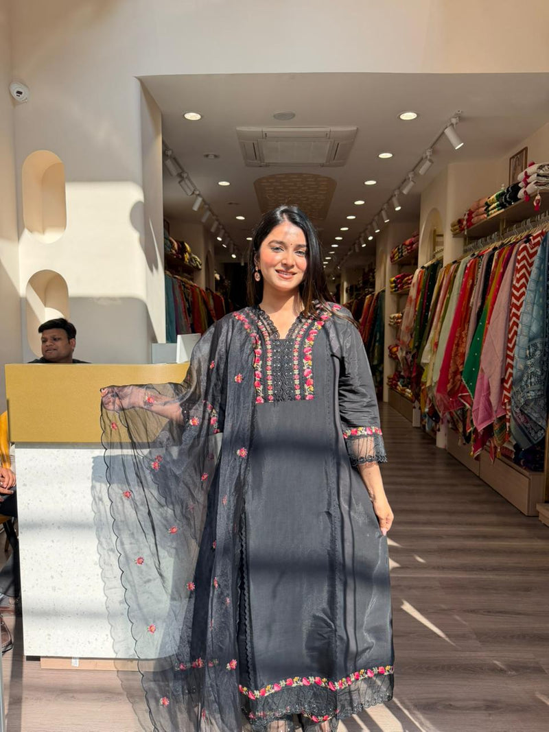 Elegant Black Embroidered Kurta Set with Sheer Dupatta – Festive & Ethnic Wear for Women