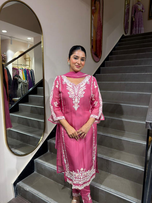 Elegant Rose Pink Embroidered Kurta Set with Dupatta – Refined Ethnic Wear for Women
