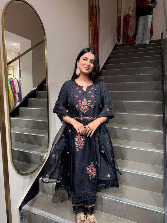 Elegant Black Embroidered Kurta Set with Dupatta for Women – Festive Ethnic Wear