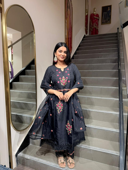 Elegant Black Embroidered Kurta Set with Dupatta for Women – Festive Ethnic Wear