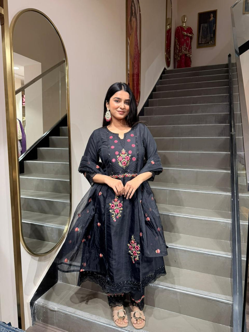 Elegant Black Embroidered Kurta Set with Dupatta for Women – Festive Ethnic Wear